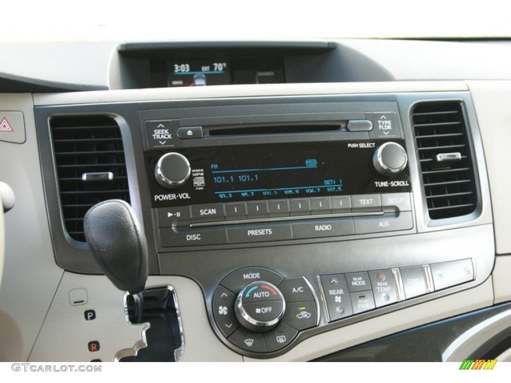 2014 Toyota Sienna LE AWD Audio System Photos