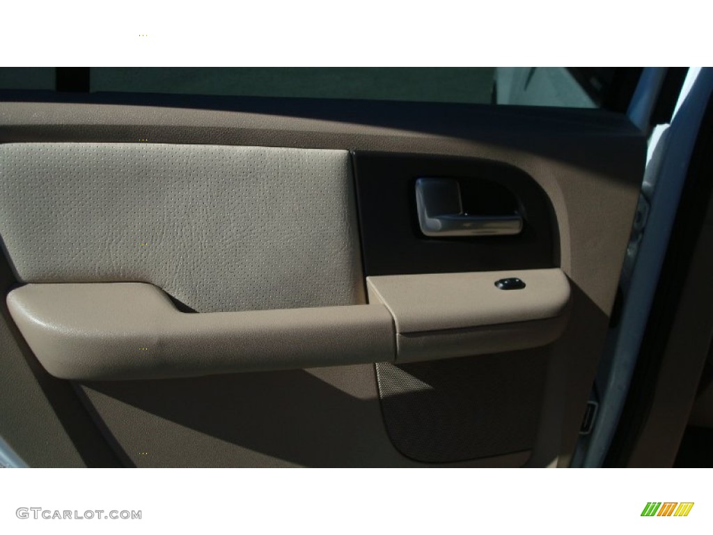 2003 Expedition XLT - Oxford White / Medium Parchment photo #16