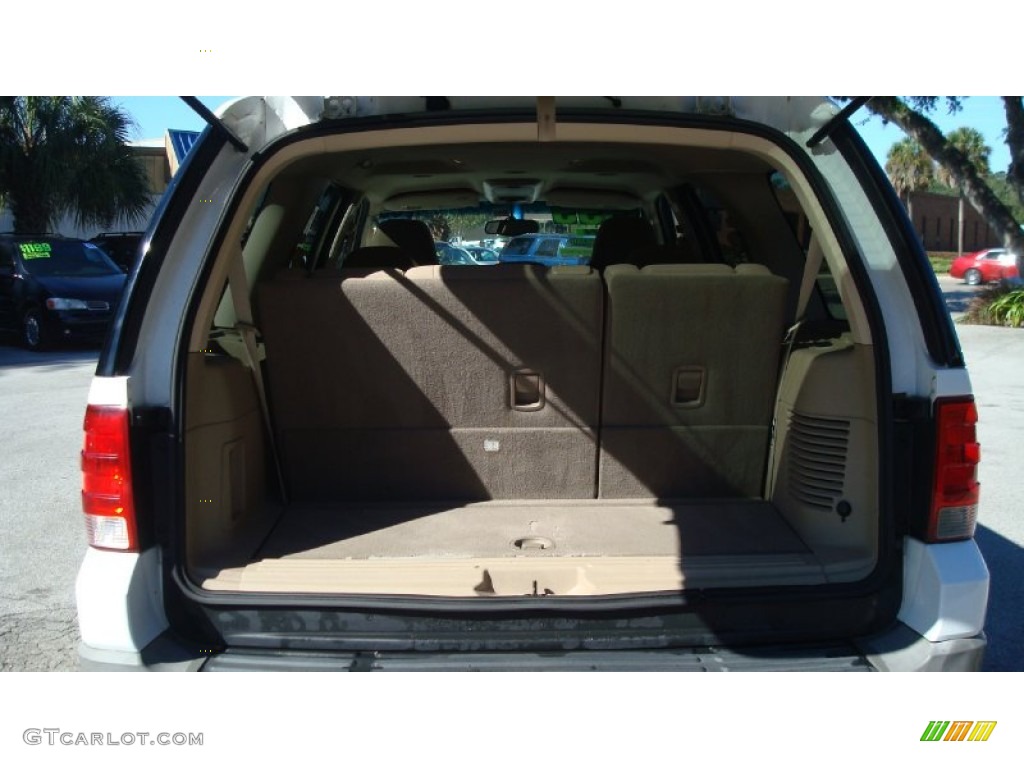 2003 Expedition XLT - Oxford White / Medium Parchment photo #22