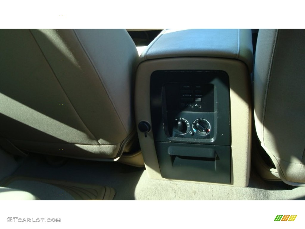 2003 Expedition XLT - Oxford White / Medium Parchment photo #25