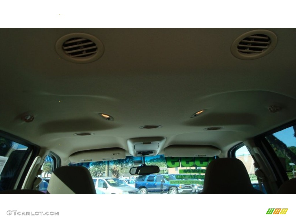 2003 Expedition XLT - Oxford White / Medium Parchment photo #26