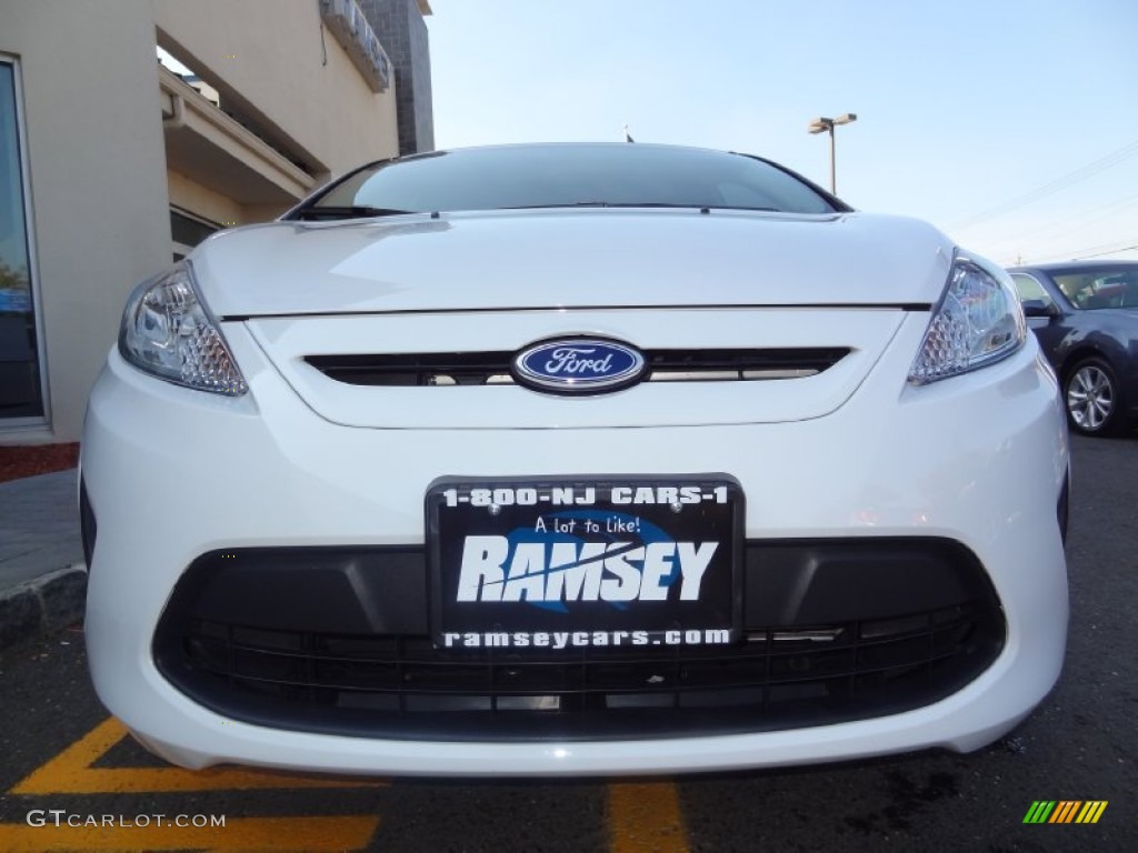 2013 Fiesta SE Hatchback - Oxford White / Charcoal Black photo #9