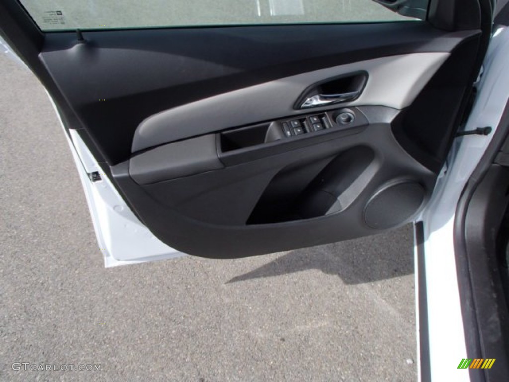 2014 Cruze LS - Summit White / Jet Black/Medium Titanium photo #11