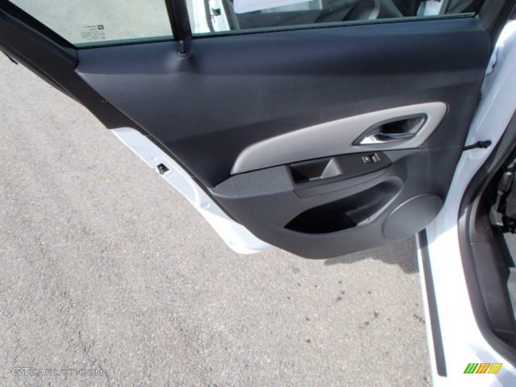 2014 Cruze LS - Summit White / Jet Black/Medium Titanium photo #13