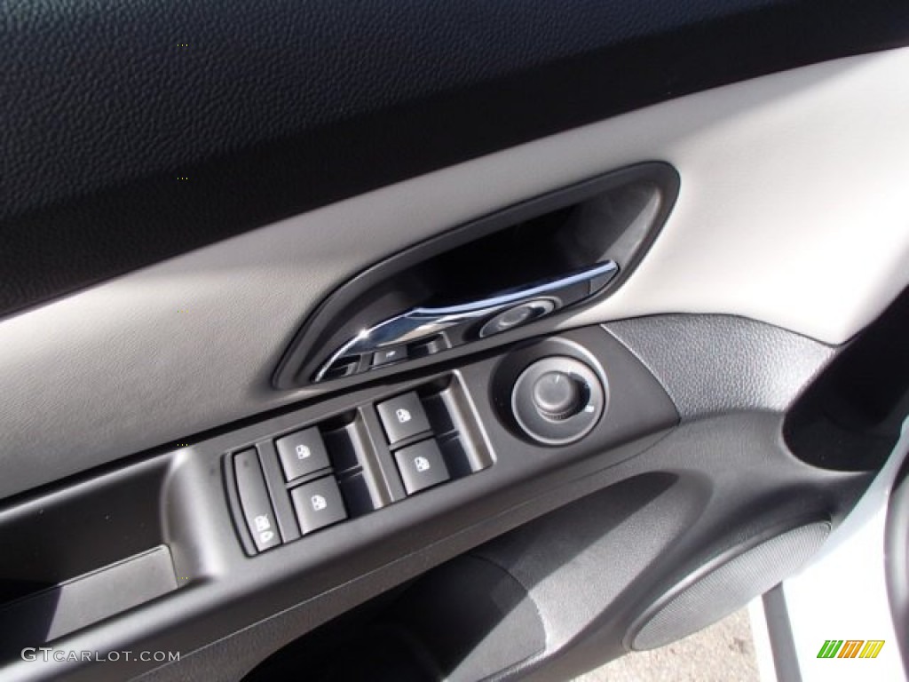 2014 Cruze LS - Summit White / Jet Black/Medium Titanium photo #15