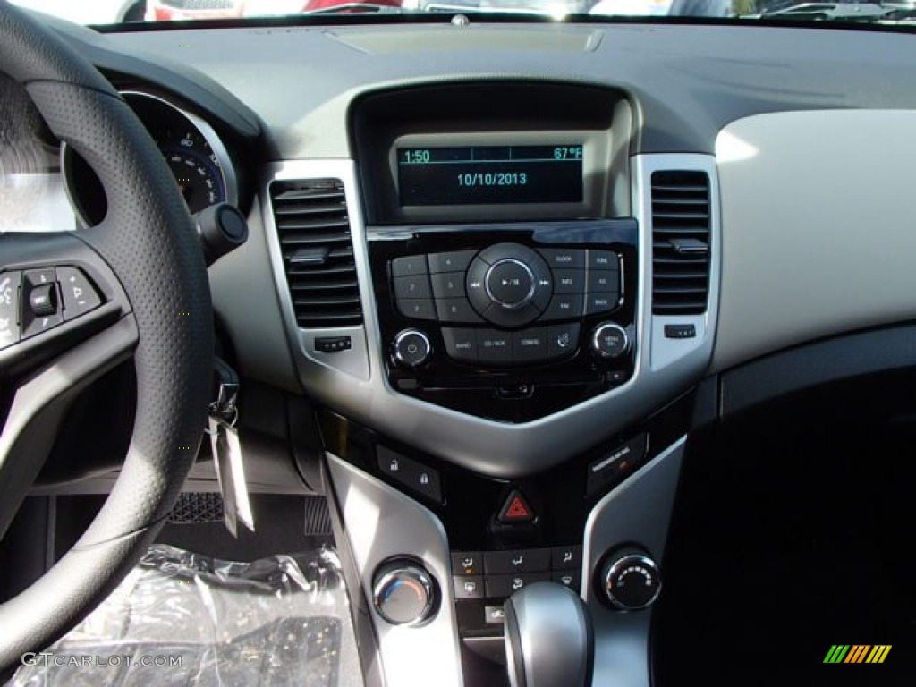 2014 Cruze LS - Summit White / Jet Black/Medium Titanium photo #16