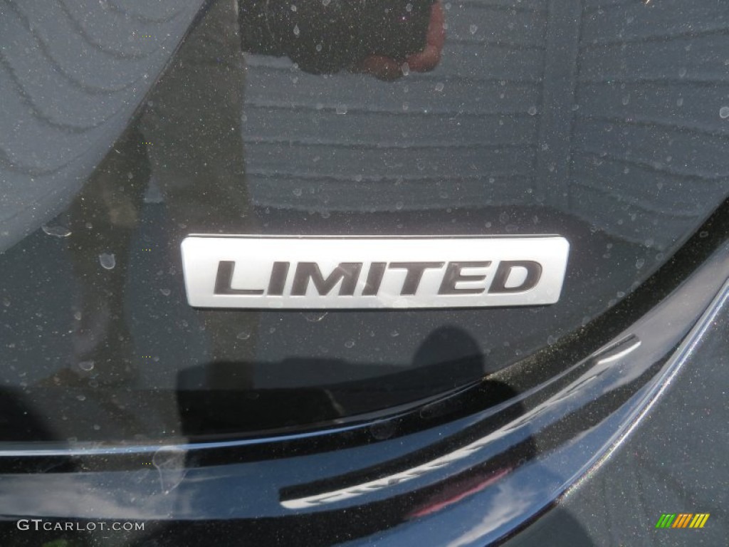 2013 Elantra Limited - Midnight Black / Gray photo #16