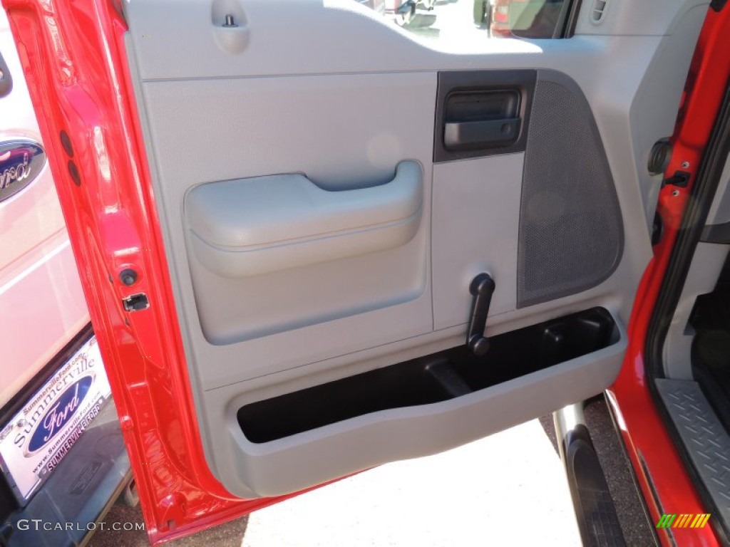 2004 F150 XL Regular Cab 4x4 - Bright Red / Dark Flint photo #5