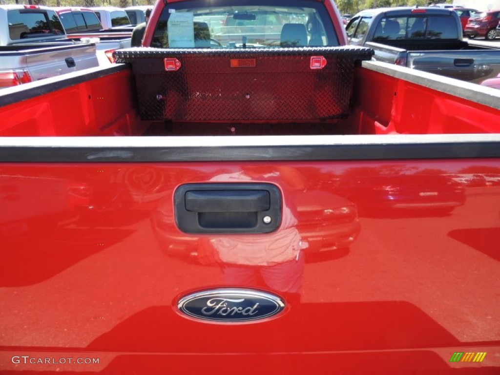 2004 F150 XL Regular Cab 4x4 - Bright Red / Dark Flint photo #10