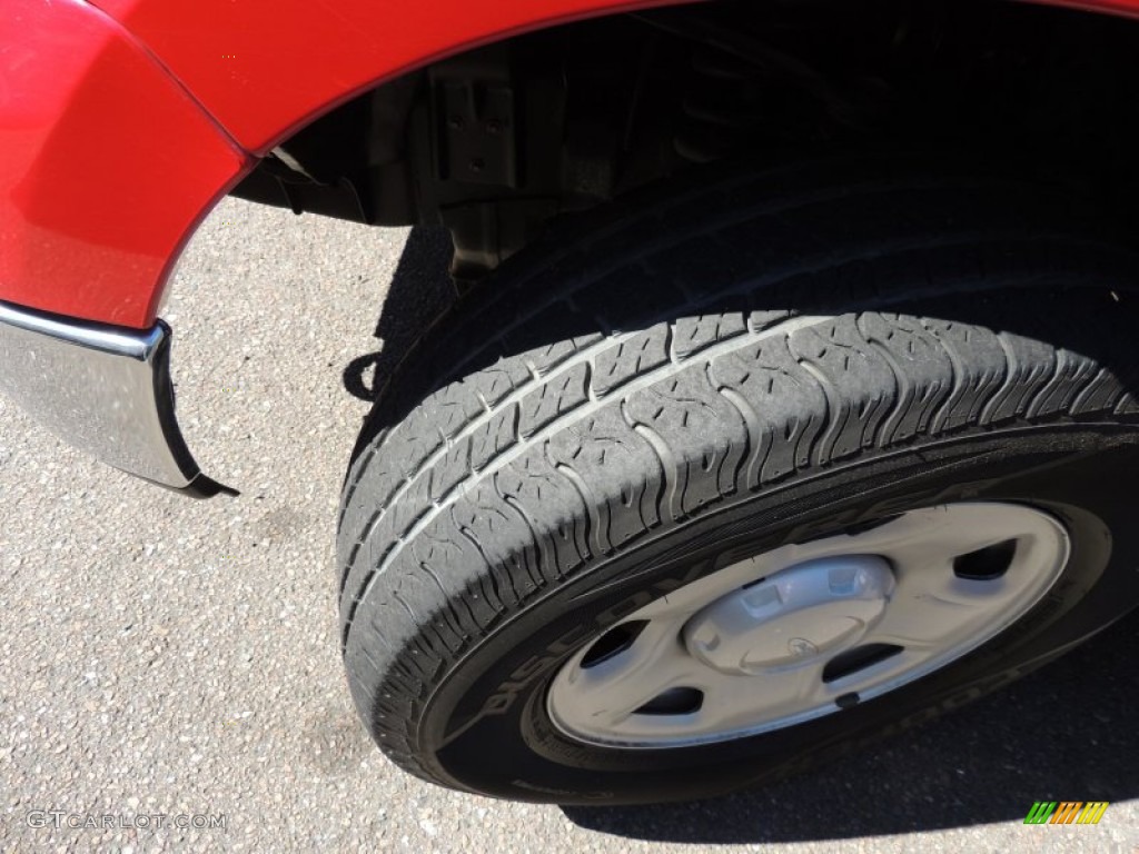 2004 F150 XL Regular Cab 4x4 - Bright Red / Dark Flint photo #13