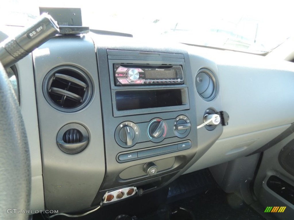 2004 F150 XL Regular Cab 4x4 - Bright Red / Dark Flint photo #15