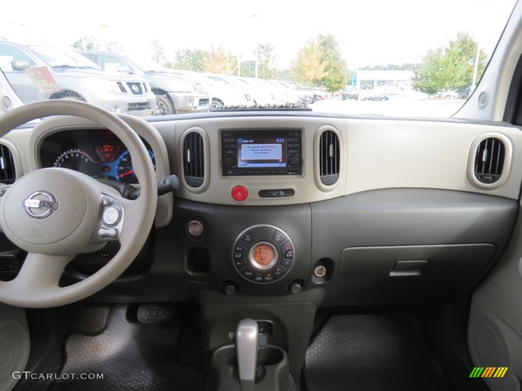 2013 Nissan Cube 1.8 SL Dashboard Photos