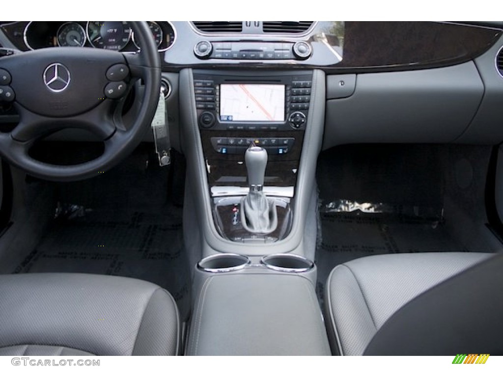 2007 Mercedes-Benz CLS 550 Ash Grey Dashboard Photo #86710125