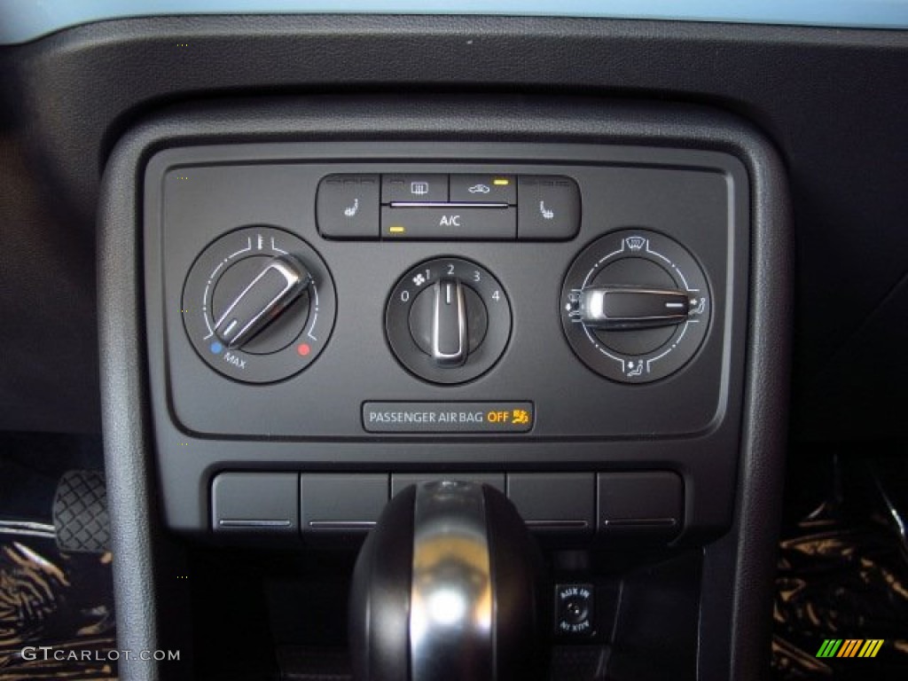 2014 Volkswagen Beetle 2.5L Controls Photo #86711190