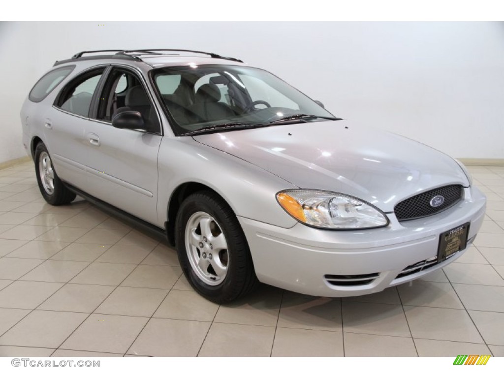 2005 Taurus SE Wagon - Silver Frost Metallic / Medium/Dark Flint photo #1