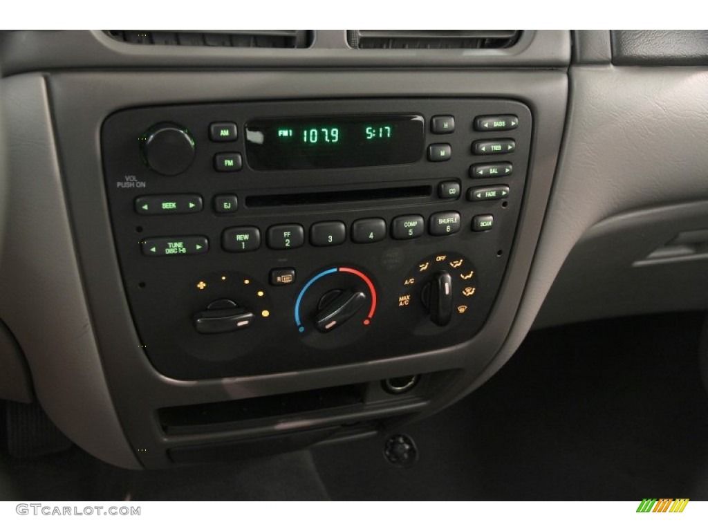 2005 Ford Taurus SE Wagon Controls Photos