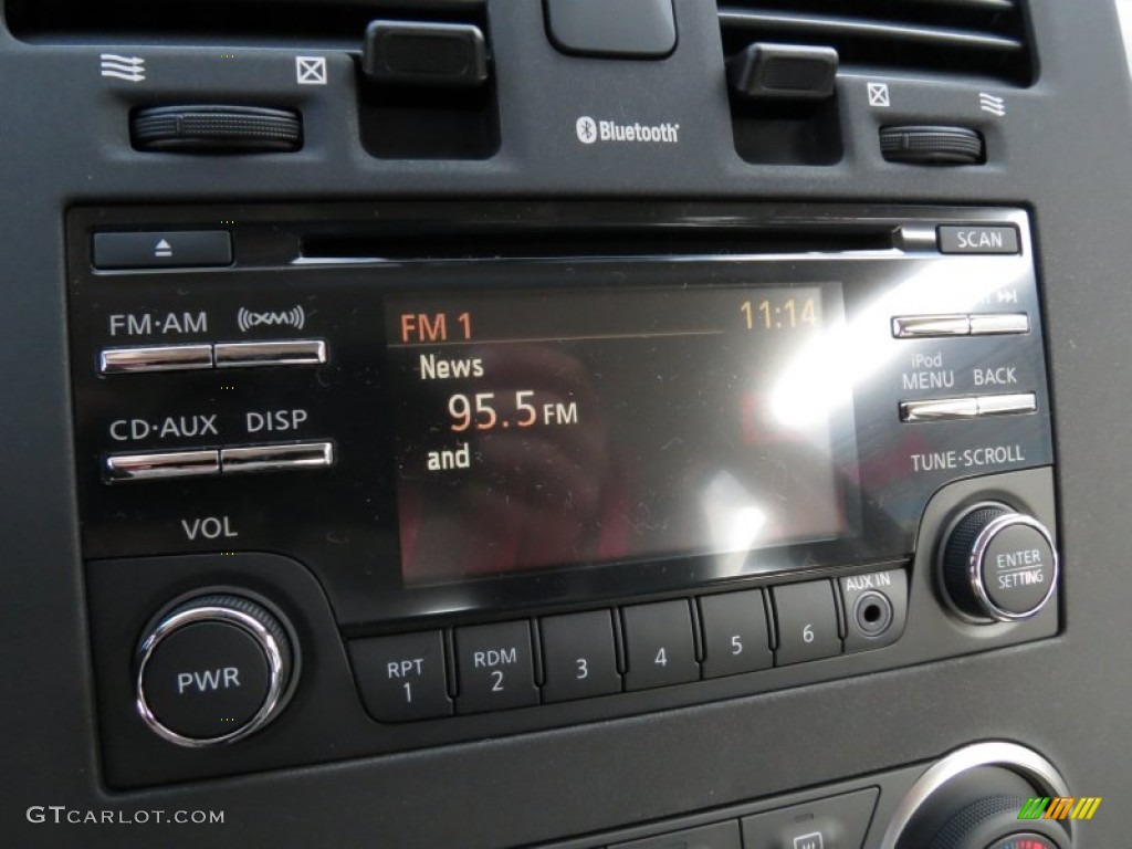 2013 Nissan LEAF S Audio System Photos