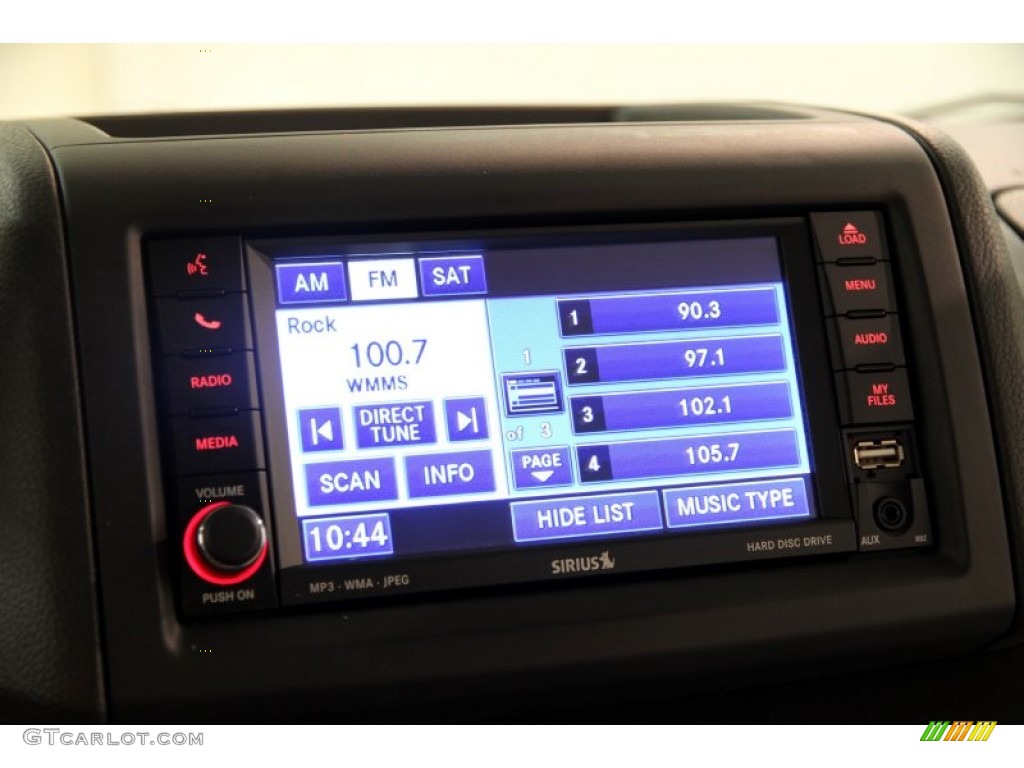 2010 Volkswagen Routan SE Audio System Photo #86717313