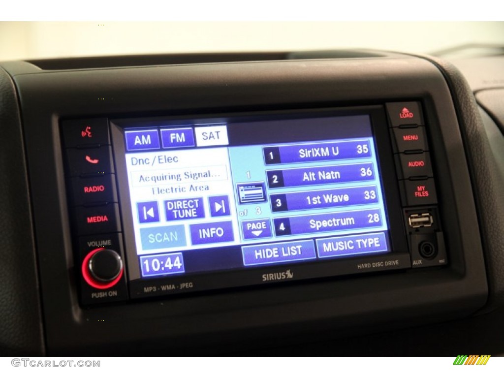 2010 Volkswagen Routan SE Audio System Photos