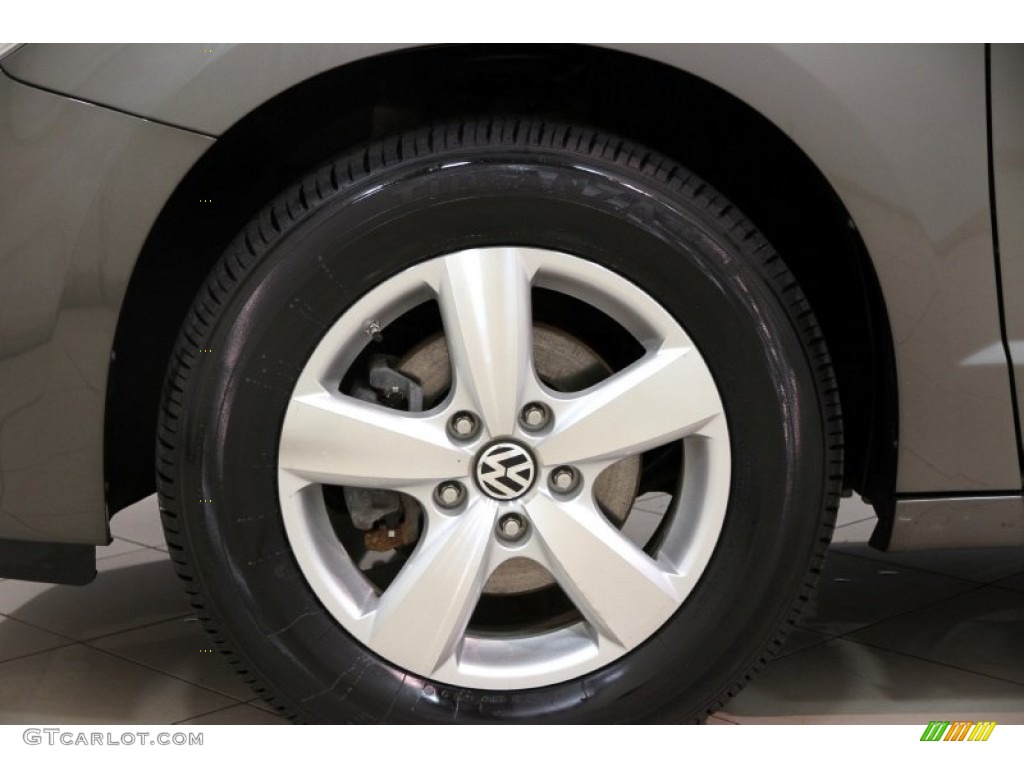 2010 Volkswagen Routan SE Wheel Photos