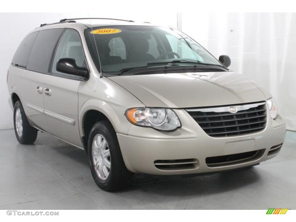2007 Town & Country Touring - Linen Gold Metallic / Dark Khaki/Light Graystone photo #4