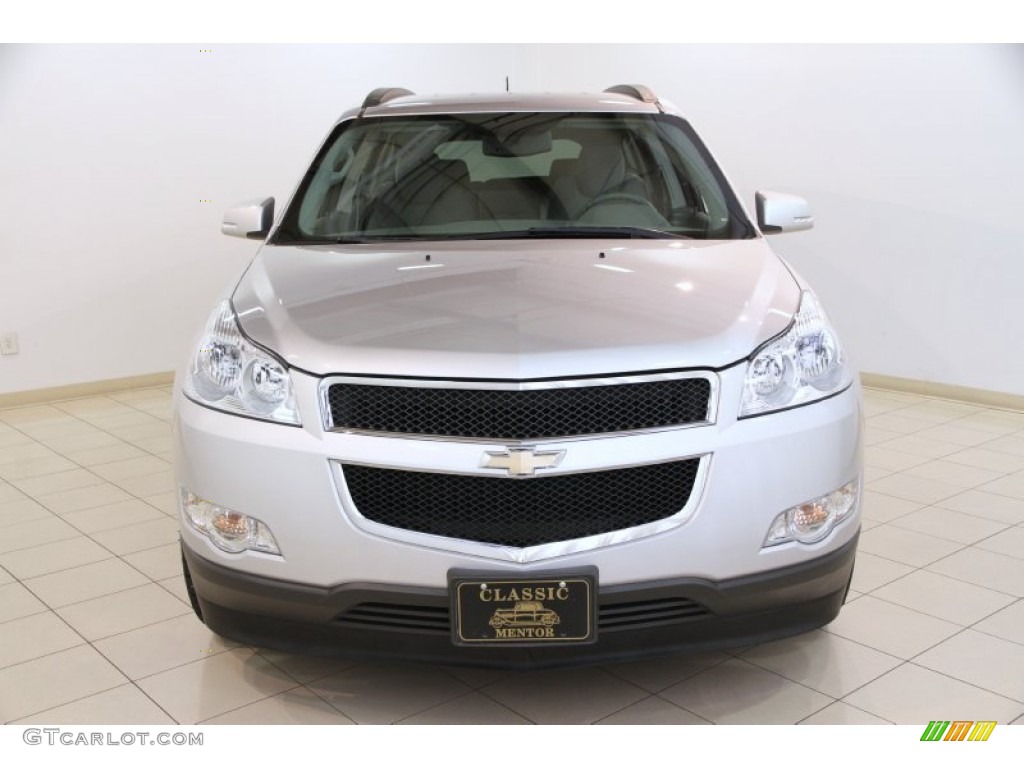 2010 Traverse LT - Silver Ice Metallic / Dark Gray/Light Gray photo #2