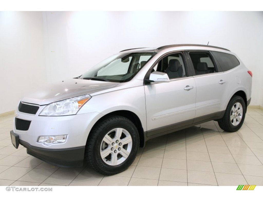 2010 Traverse LT - Silver Ice Metallic / Dark Gray/Light Gray photo #3