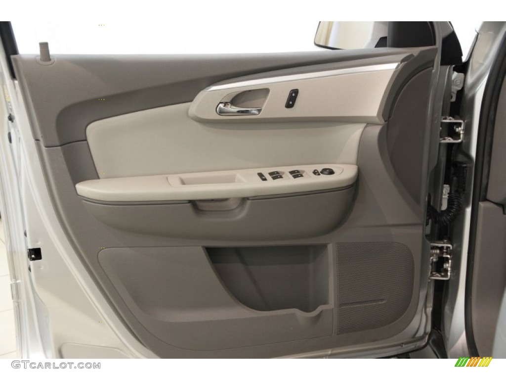 2010 Traverse LT - Silver Ice Metallic / Dark Gray/Light Gray photo #4