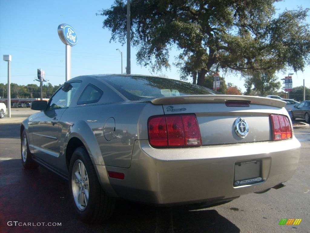2008 Mustang V6 Premium Coupe - Vapor Silver Metallic / Light Graphite photo #5