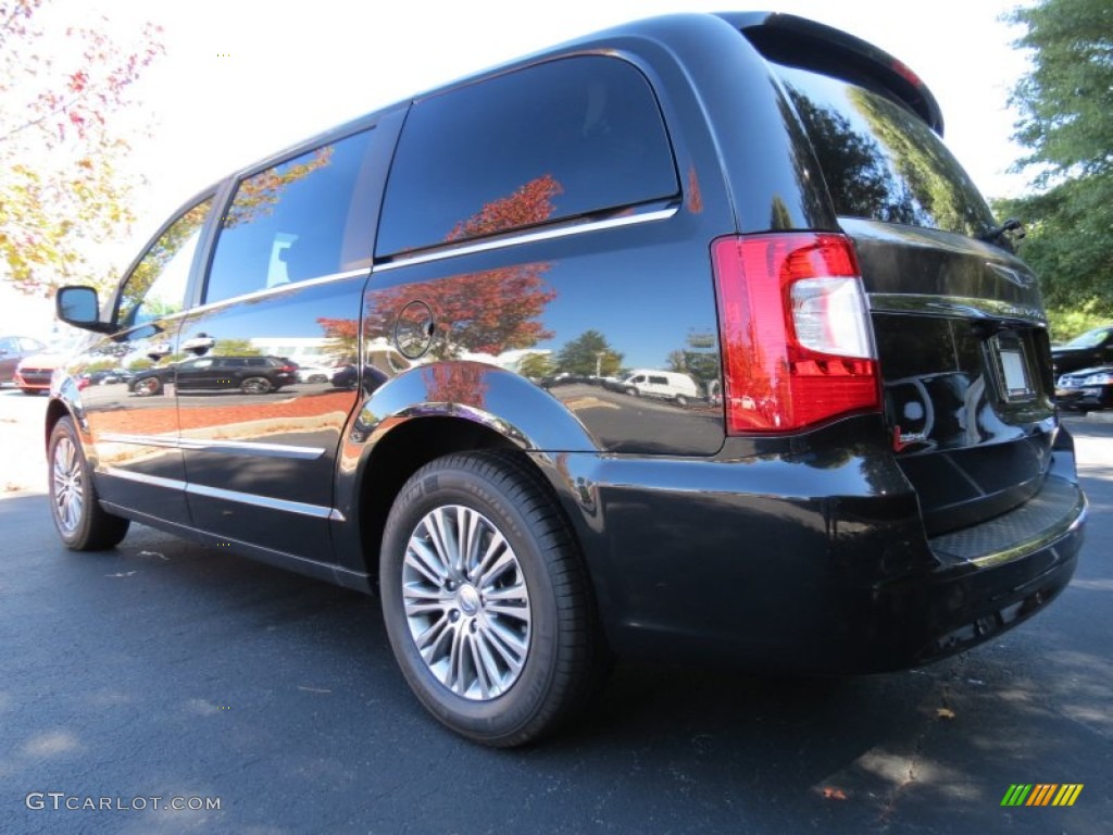 2014 Town & Country Touring-L - Brilliant Black Crystal Pearl / Black/Light Graystone photo #2