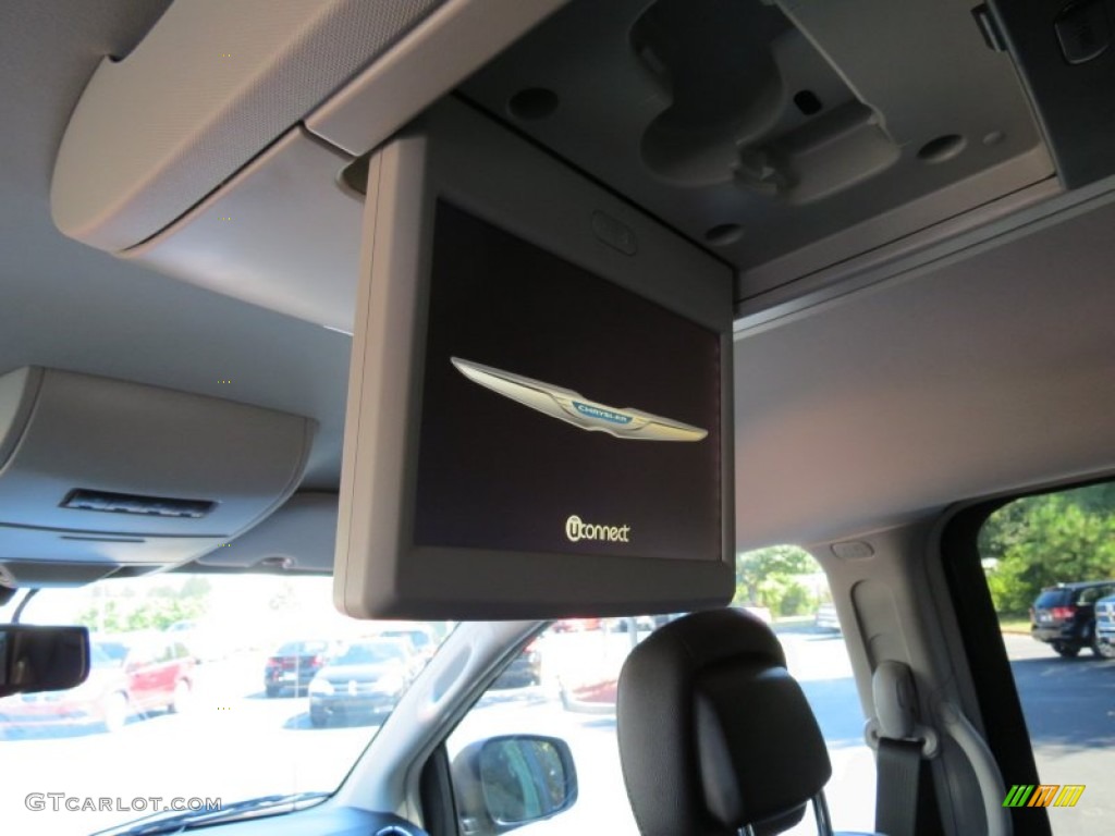 2014 Town & Country Touring-L - Brilliant Black Crystal Pearl / Black/Light Graystone photo #7