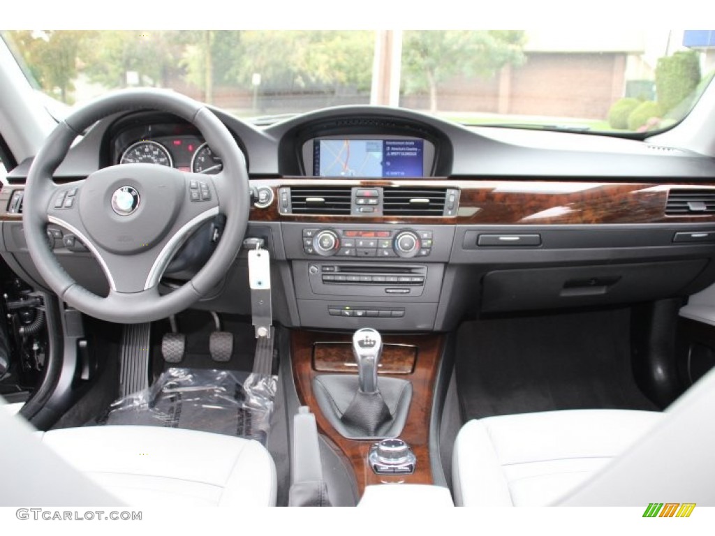 2013 BMW 3 Series 335i Coupe Everest Grey/Black Dashboard Photo #86732511