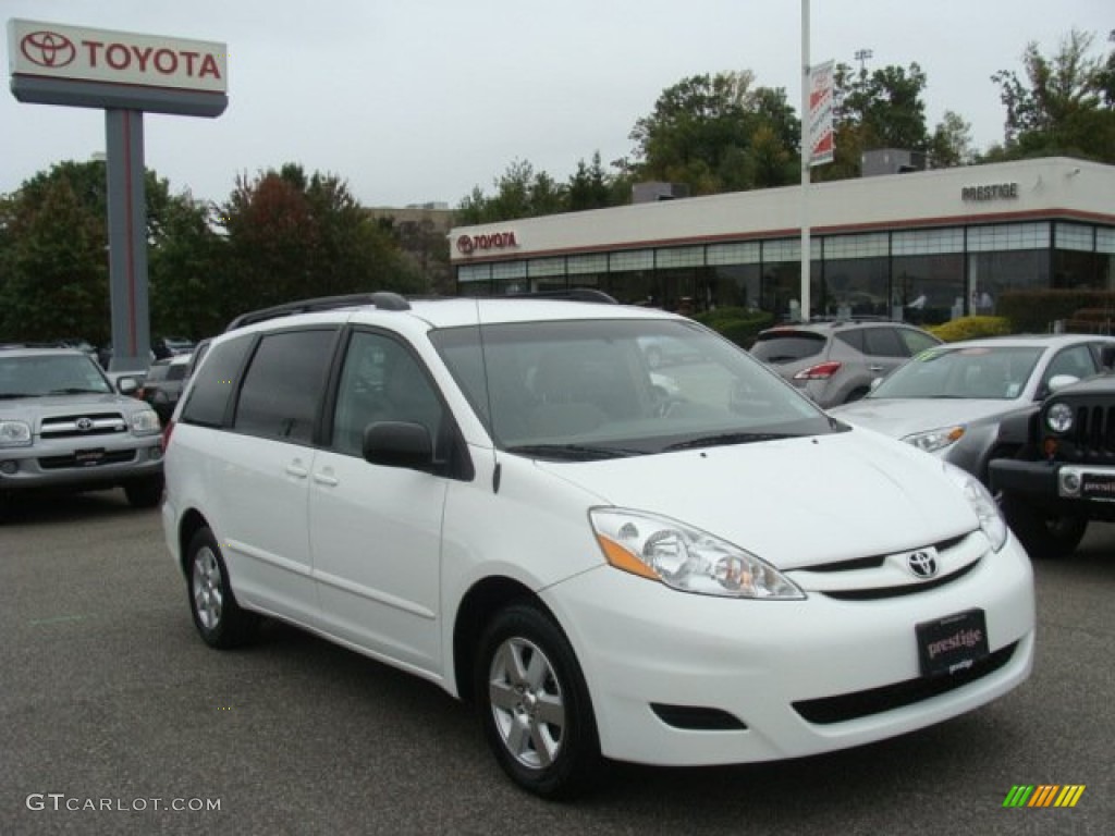 2010 Sienna LE - Super White / Taupe photo #1