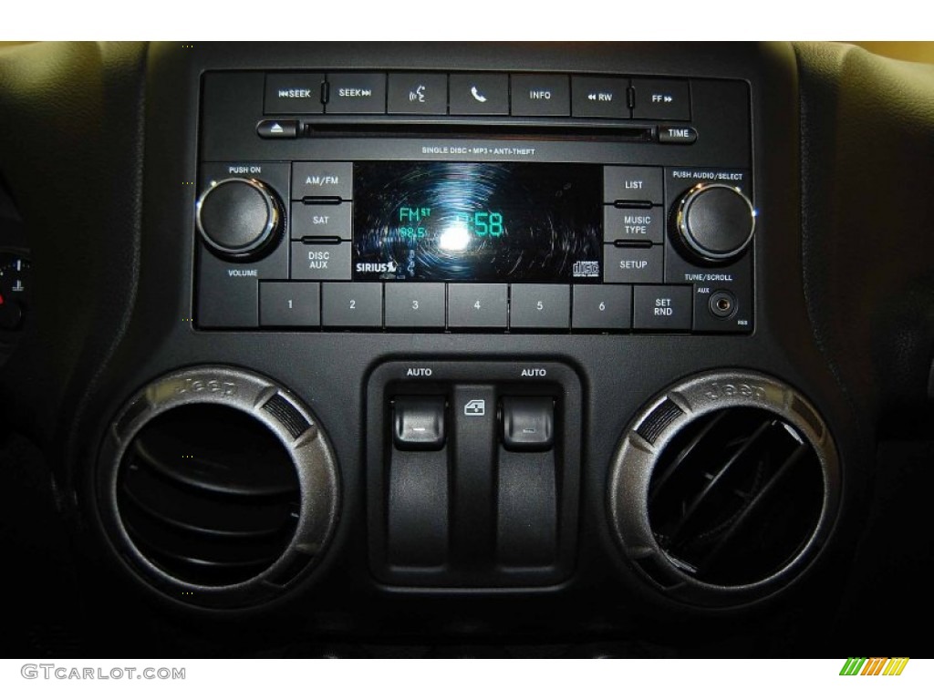 2013 Wrangler Sport 4x4 - Gecko Green / Black photo #23