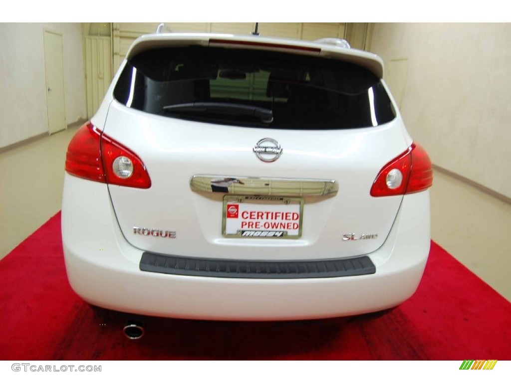 2011 Rogue SV AWD - Pearl White / Black photo #5