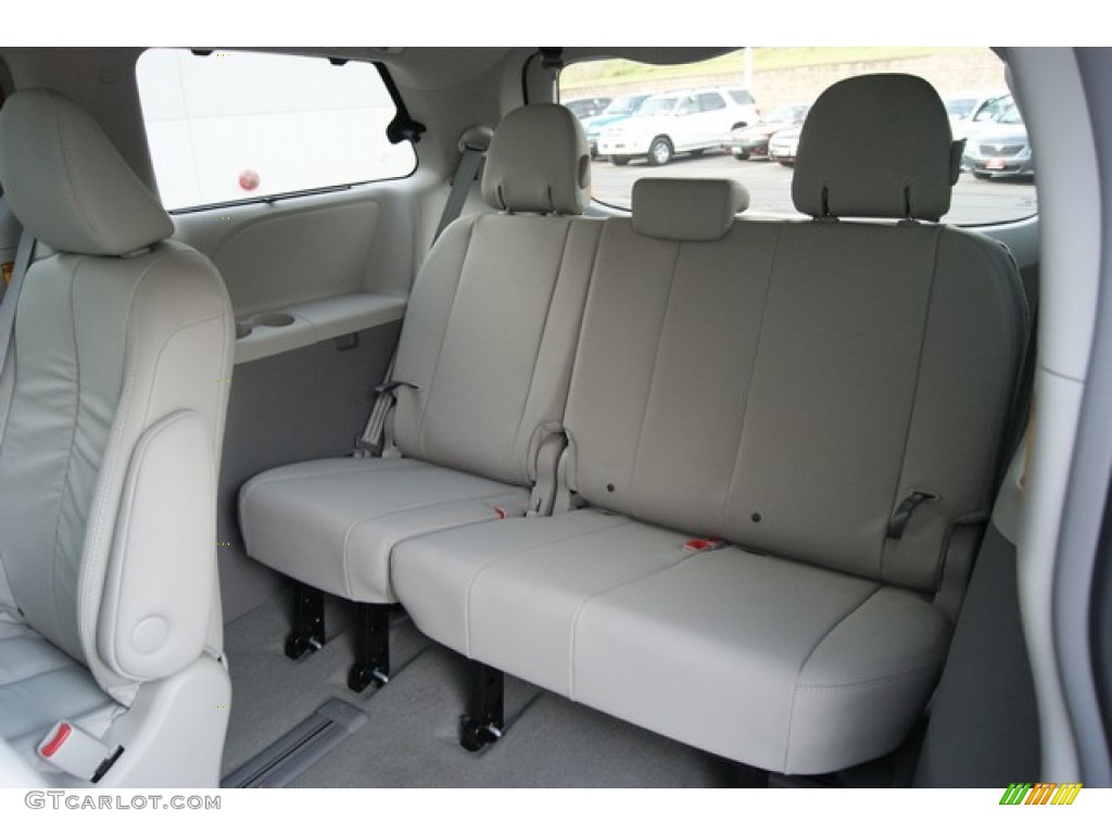 2014 Sienna XLE AWD - Silver Sky Metallic / Light Gray photo #8