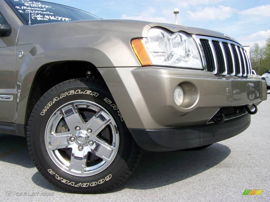 2005 Grand Cherokee Limited 4x4 - Light Khaki Metallic / Dark Khaki/Light Graystone photo #11