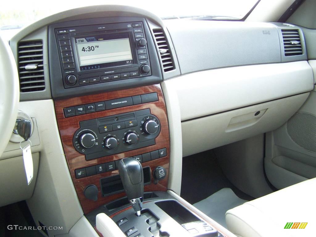 2005 Grand Cherokee Limited 4x4 - Light Khaki Metallic / Dark Khaki/Light Graystone photo #20