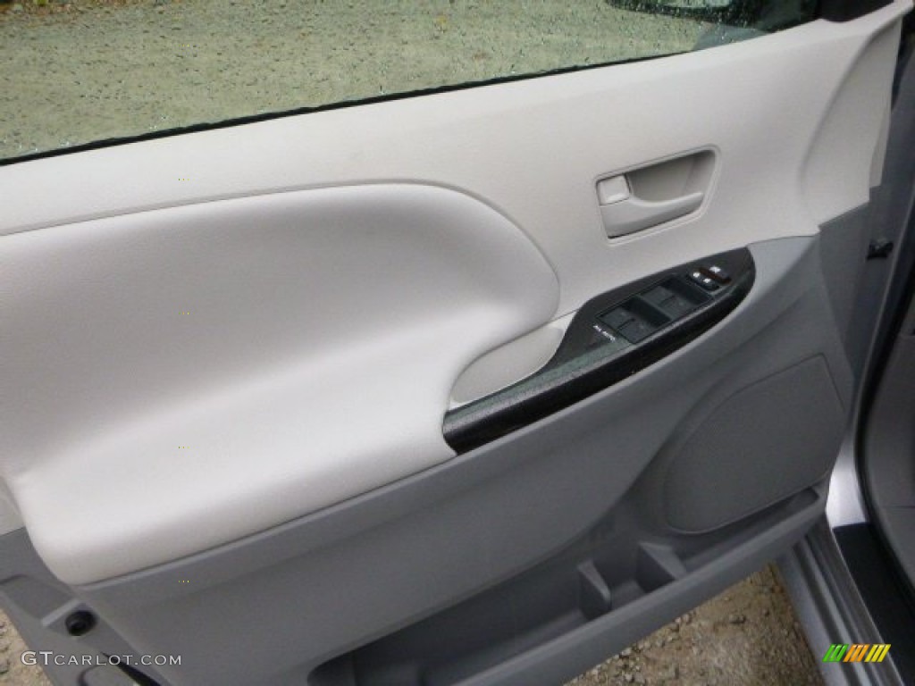 2014 Sienna LE AWD - Silver Sky Metallic / Light Gray photo #14