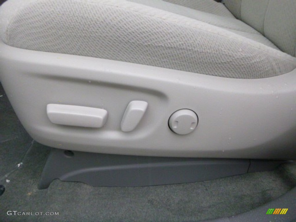 2014 Sienna LE AWD - Silver Sky Metallic / Light Gray photo #15