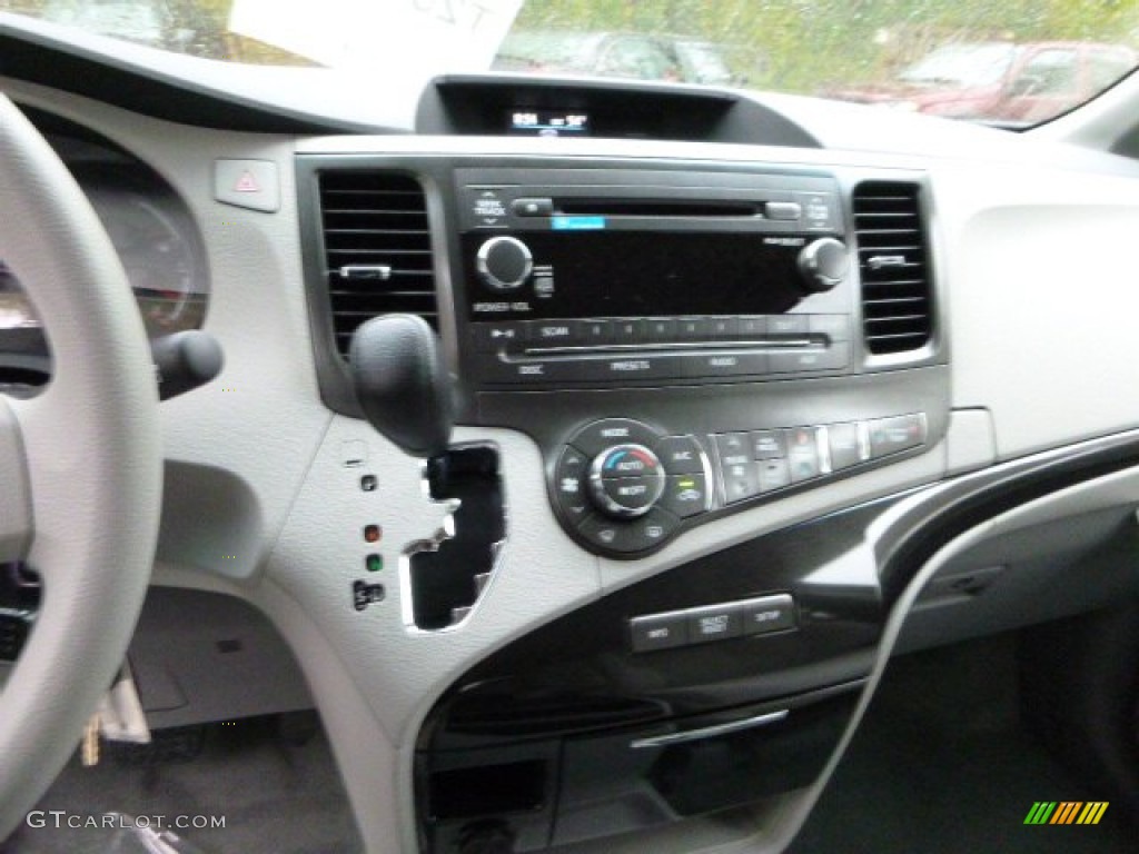 2014 Sienna LE AWD - Silver Sky Metallic / Light Gray photo #18