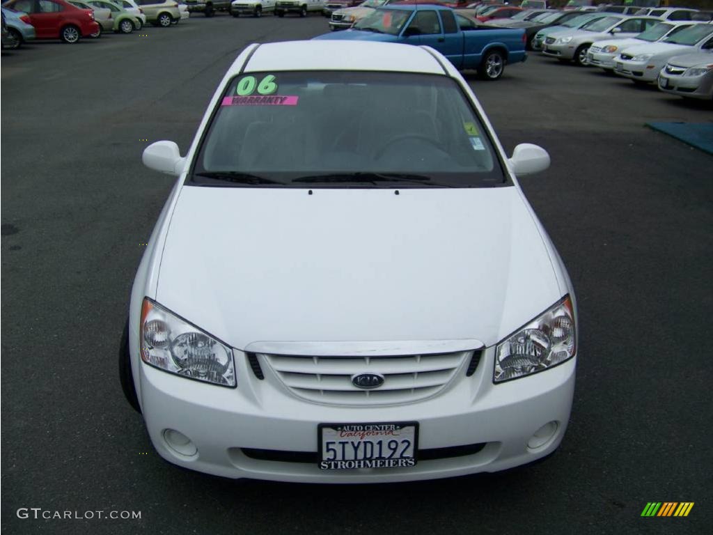 2006 Spectra EX Sedan - Clear White / Gray photo #8