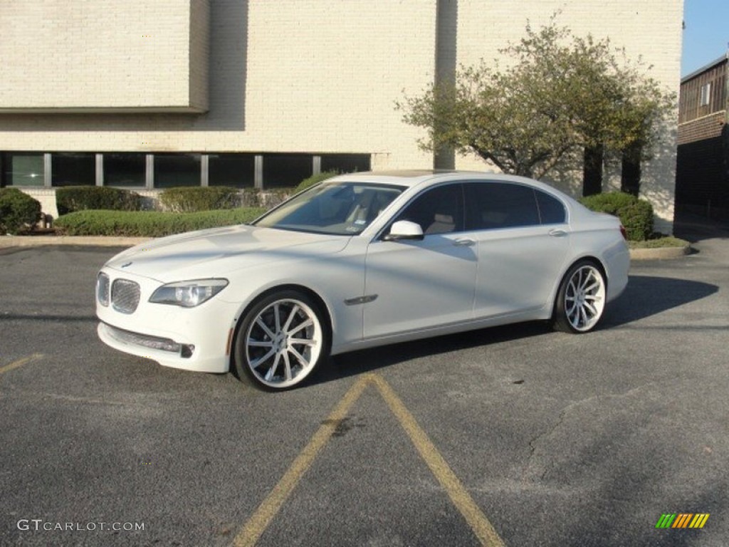 Alpine White BMW 7 Series