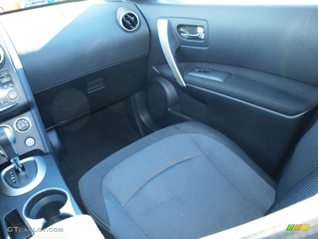 2011 Rogue SV - Silver Ice Metallic / Black photo #13