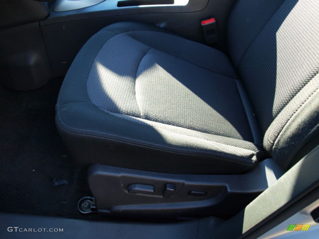 2011 Rogue SV - Silver Ice Metallic / Black photo #16