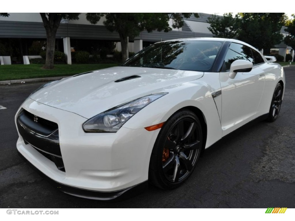 2011 Nissan GT-R Premium Exterior Photos