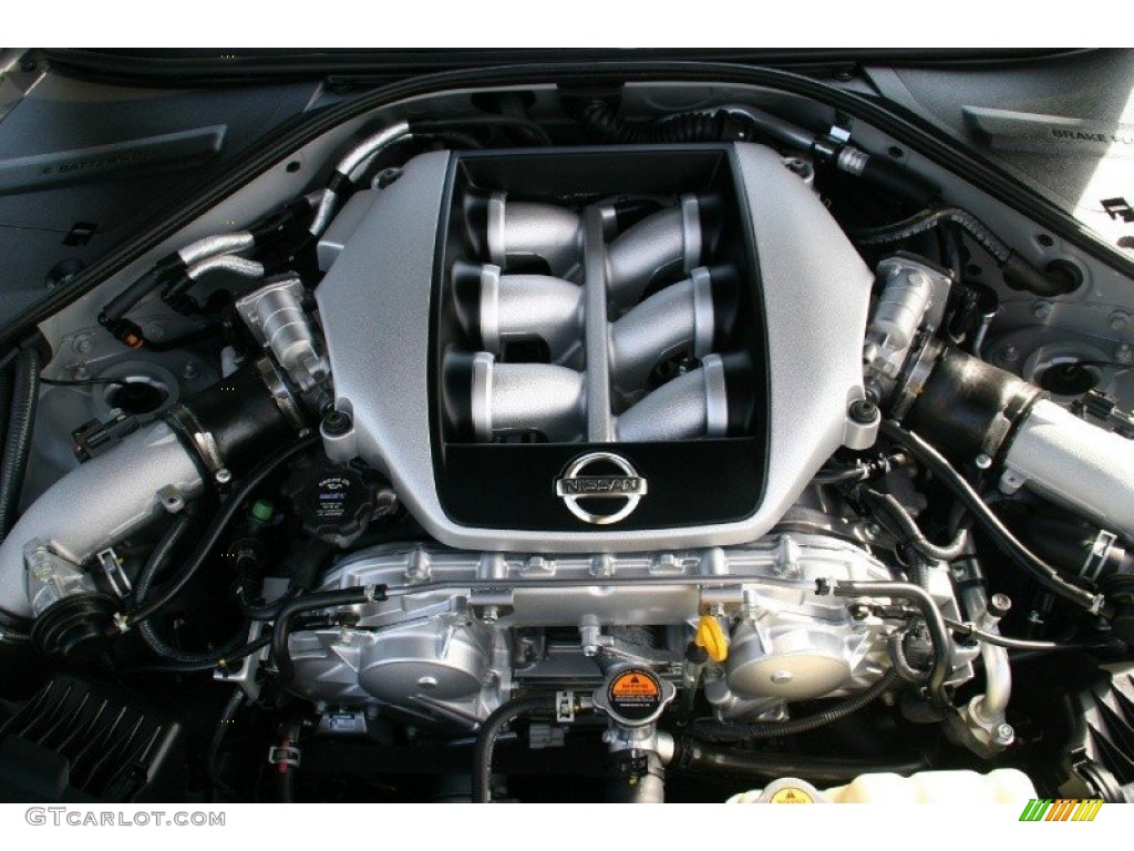 2010 Nissan GT-R Premium Engine Photos