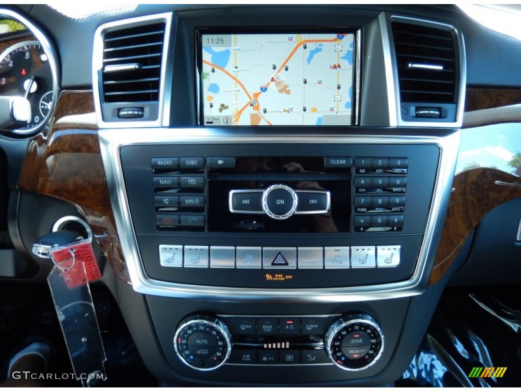2014 Mercedes-Benz GL 550 4Matic Controls Photo #86759379