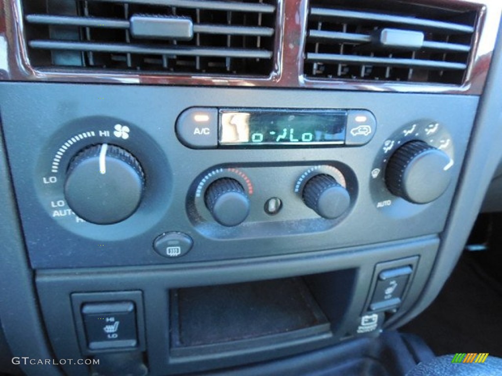 2004 Grand Cherokee Overland - Brillant Black Crystal Pearl / Dark Slate Gray photo #21