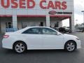 Super White - Camry SE Photo No. 8